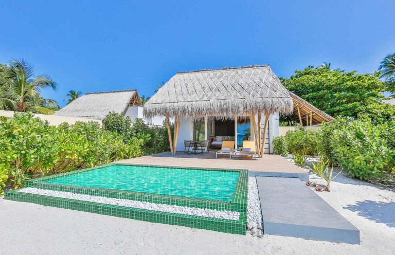5d39ad82040fc884c2dfe00e__villas-b-pool1